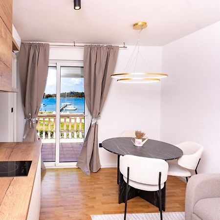 Guesthouse Mira Раб Екстериор снимка