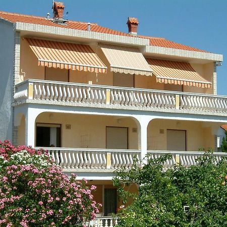 Guesthouse Mira Раб Екстериор снимка