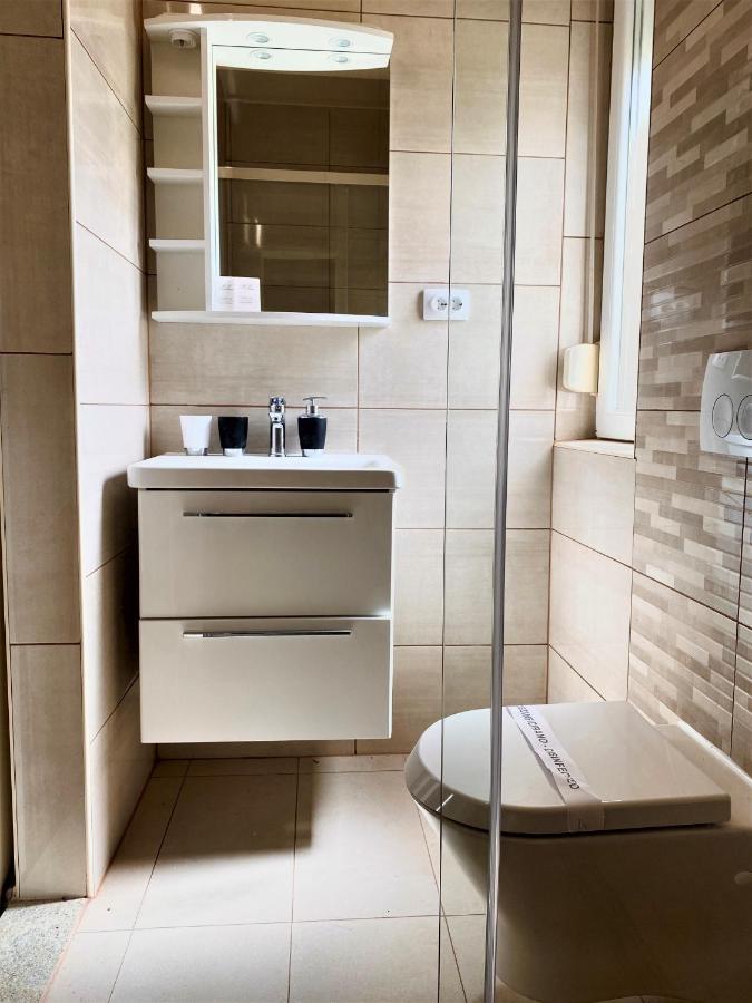 Guesthouse Mira Раб Екстериор снимка