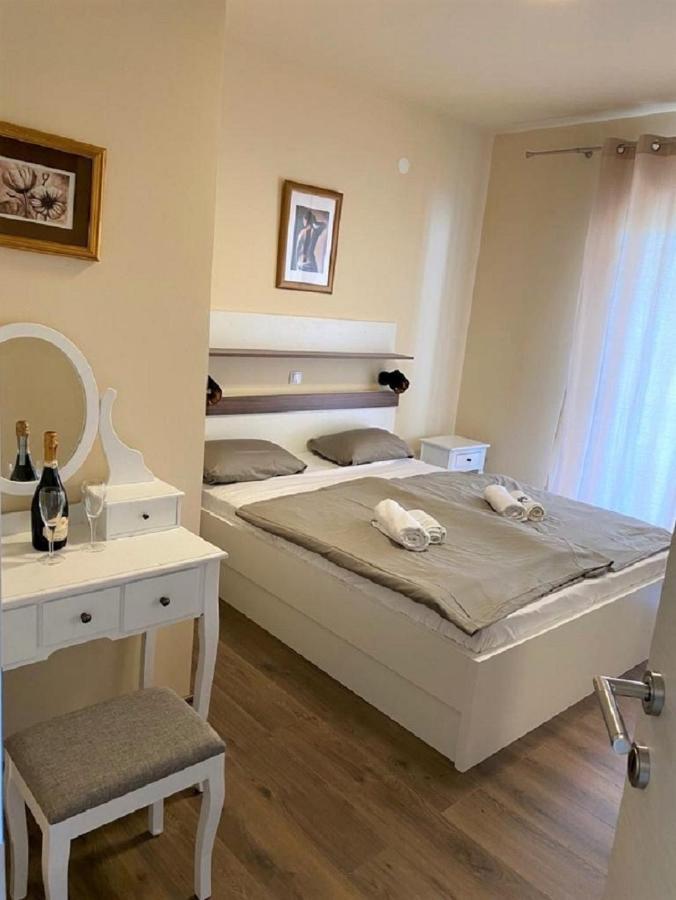 Guesthouse Mira Раб Екстериор снимка