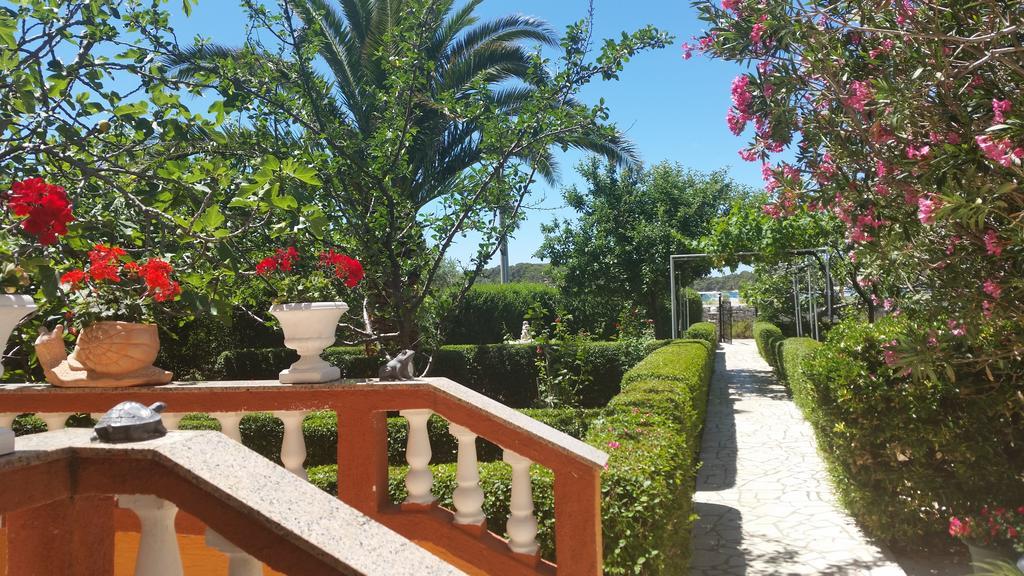 Guesthouse Mira Раб Екстериор снимка