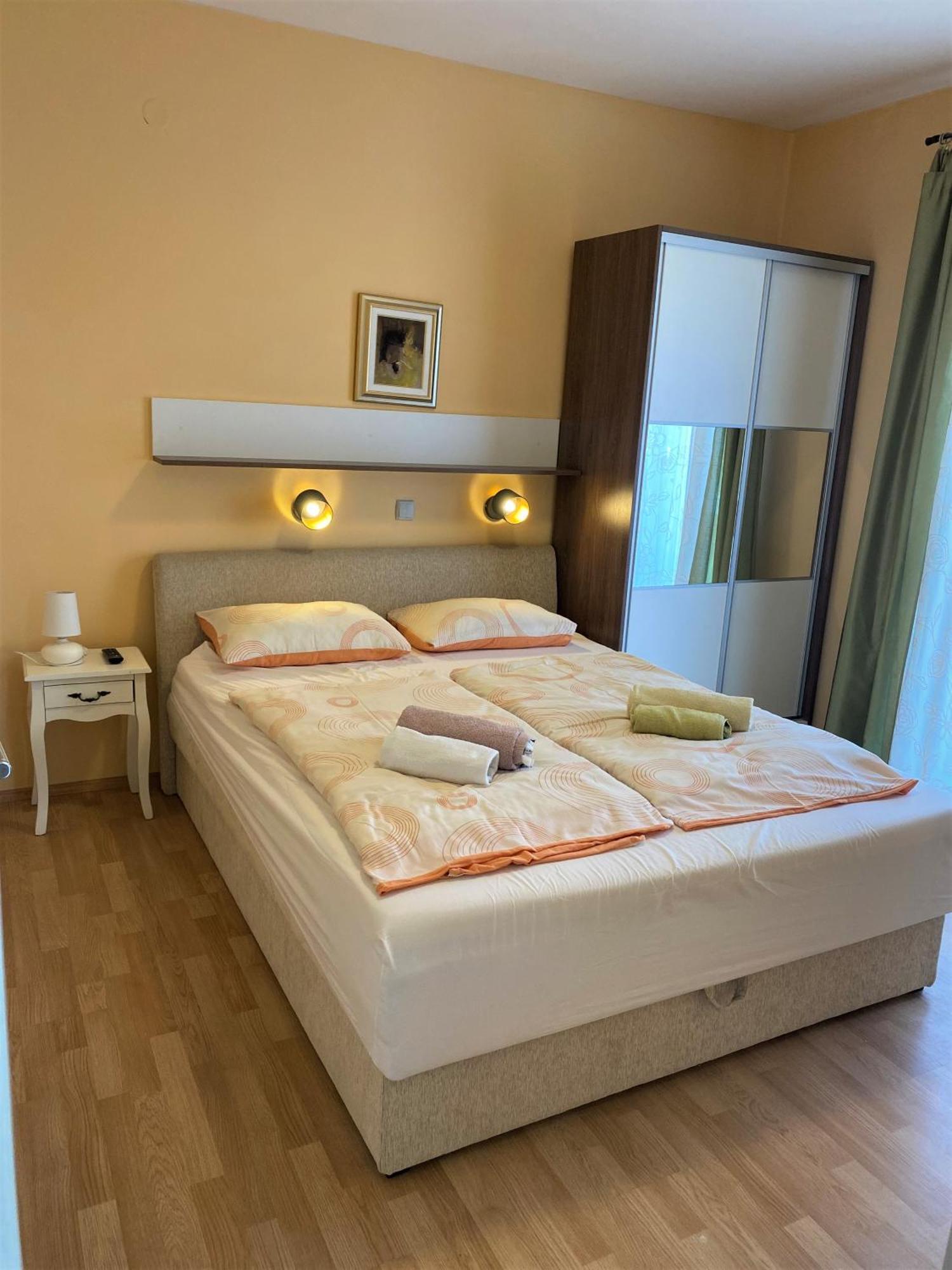 Guesthouse Mira Раб Стая снимка