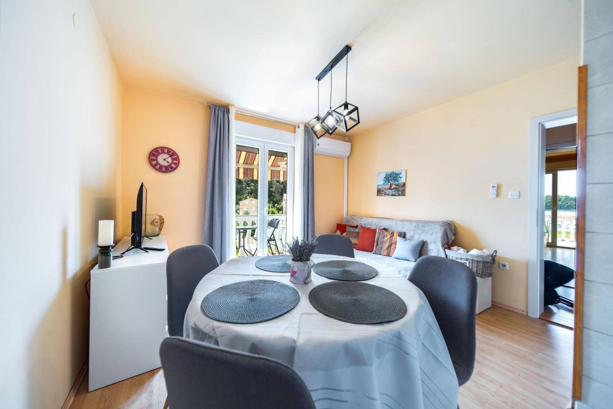 Guesthouse Mira Раб Екстериор снимка