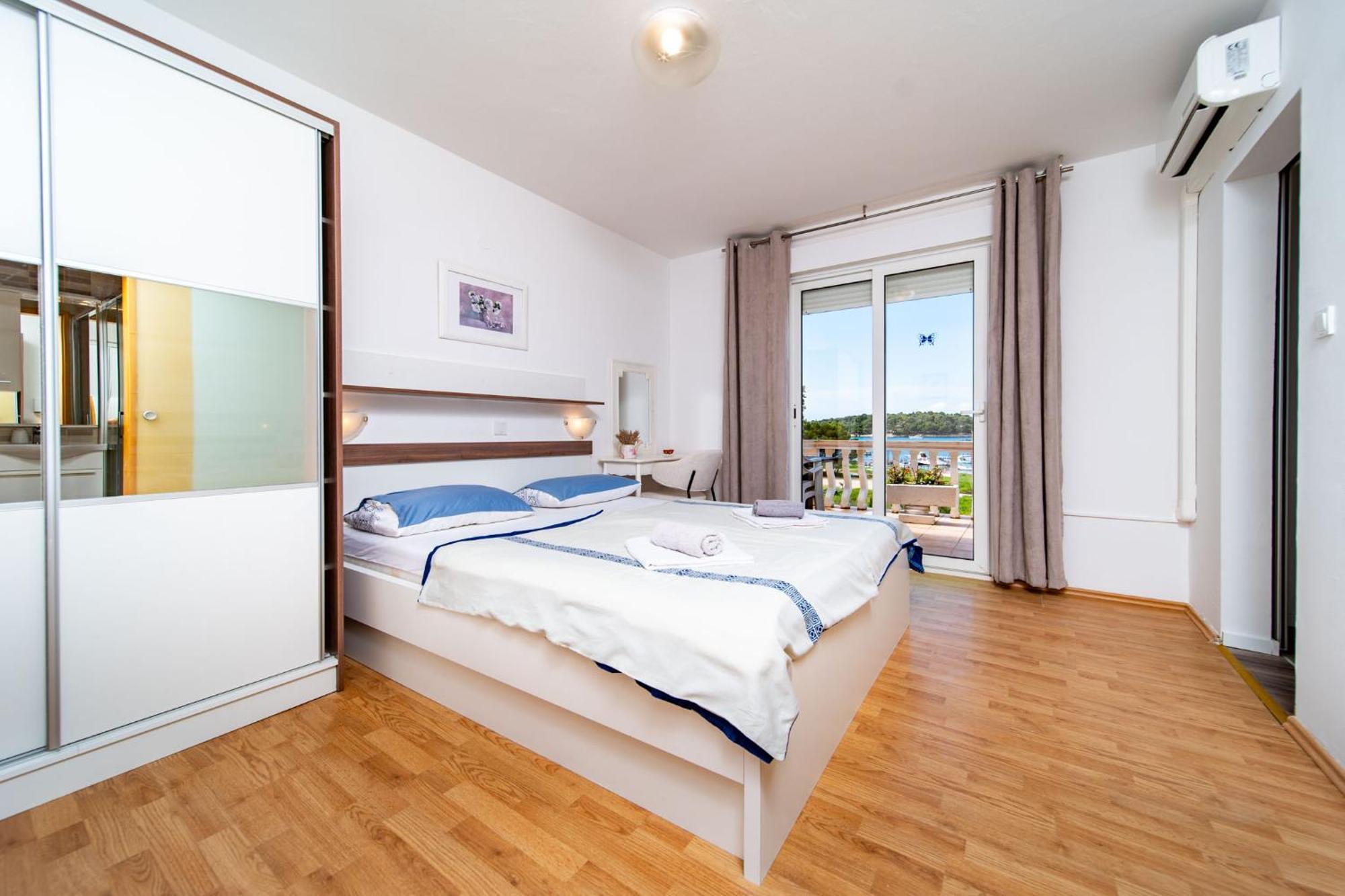 Guesthouse Mira Раб Екстериор снимка