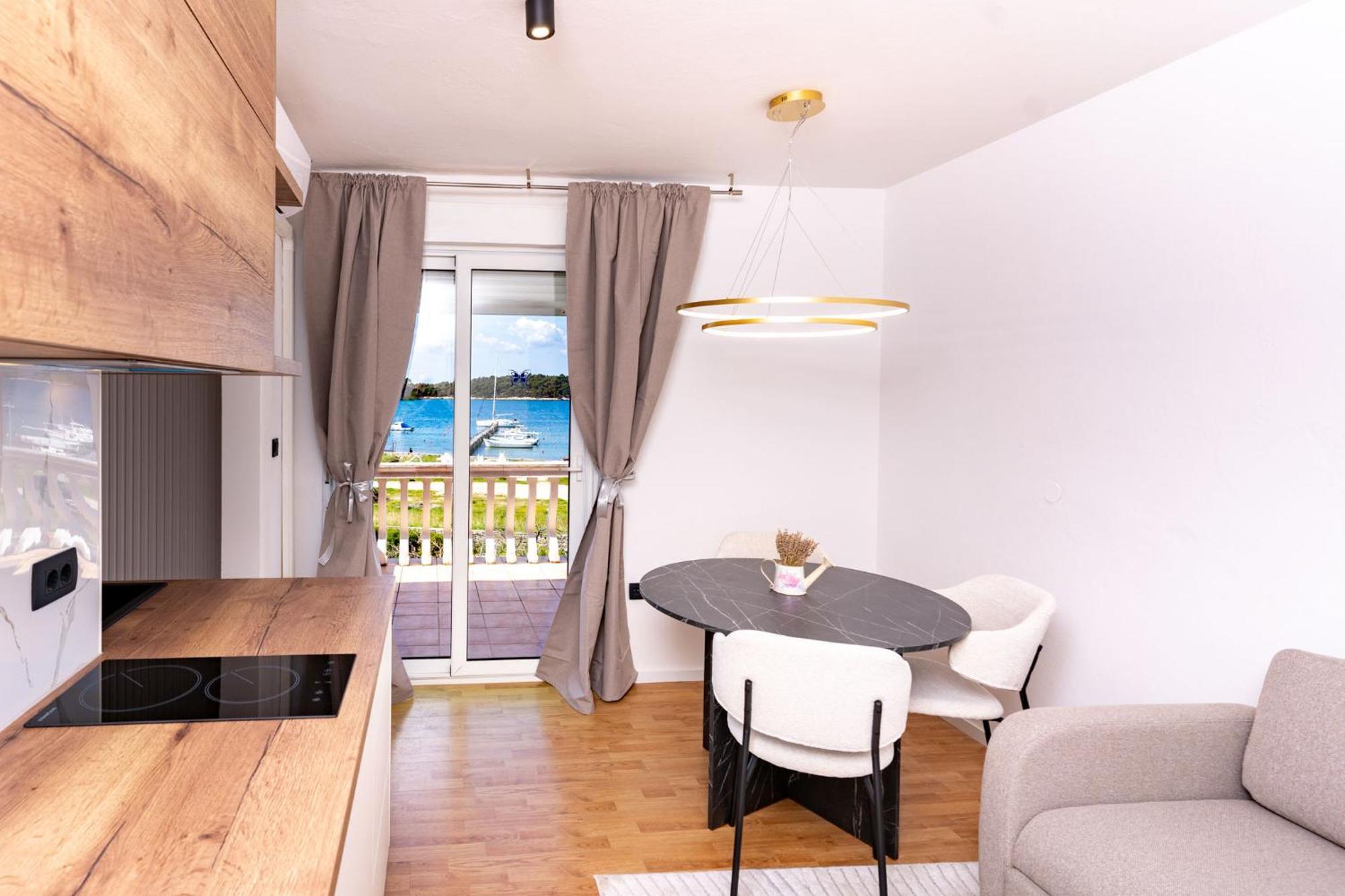 Guesthouse Mira Раб Екстериор снимка