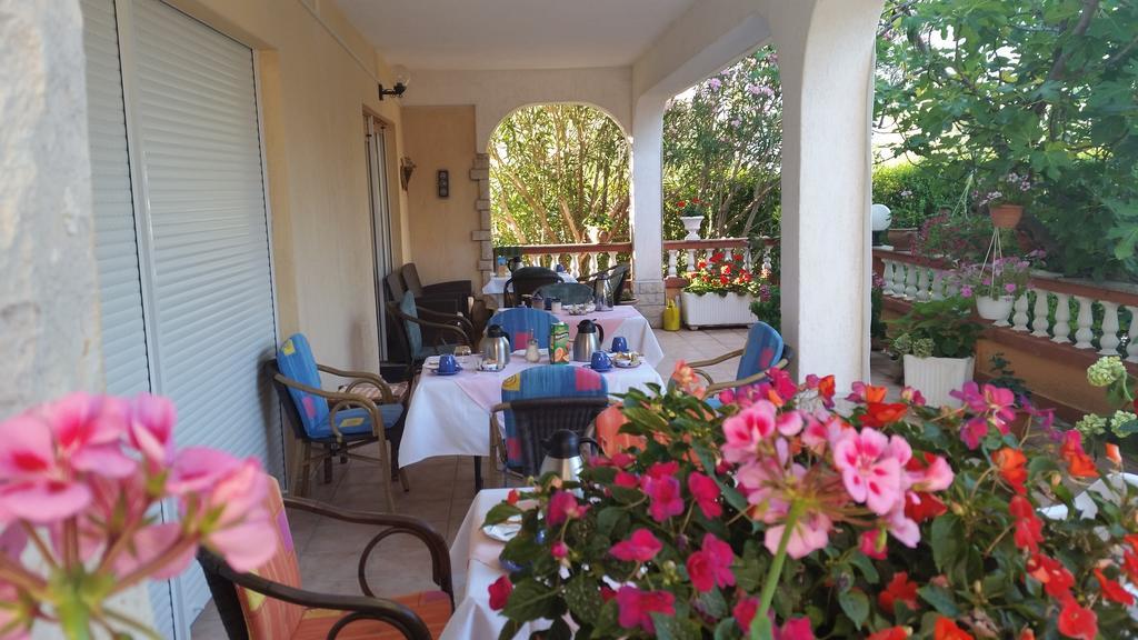 Guesthouse Mira Раб Екстериор снимка