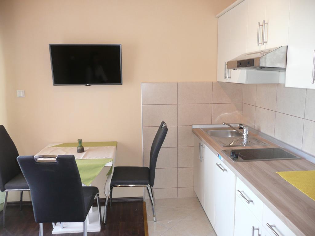 Guesthouse Mira Раб Екстериор снимка