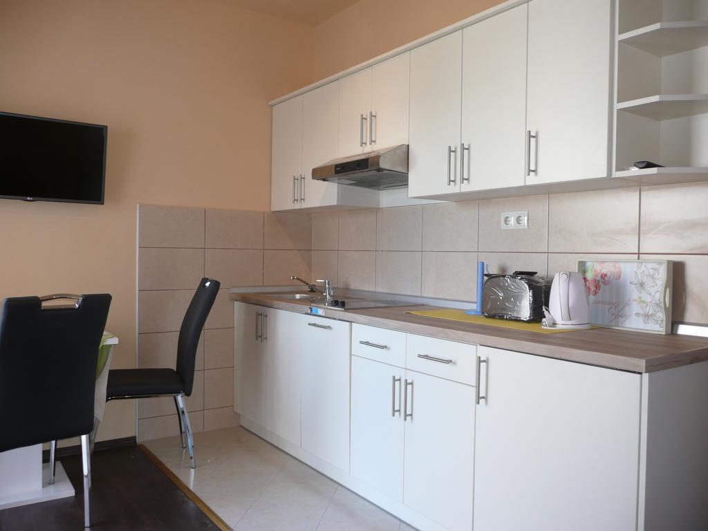 Guesthouse Mira Раб Екстериор снимка