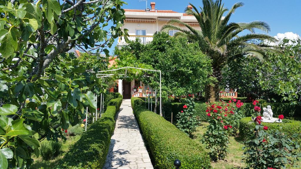 Guesthouse Mira Раб Екстериор снимка
