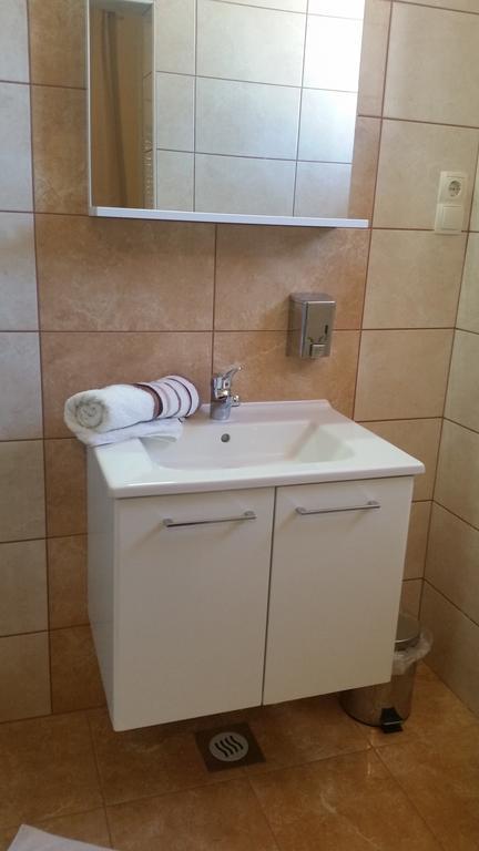 Guesthouse Mira Раб Екстериор снимка
