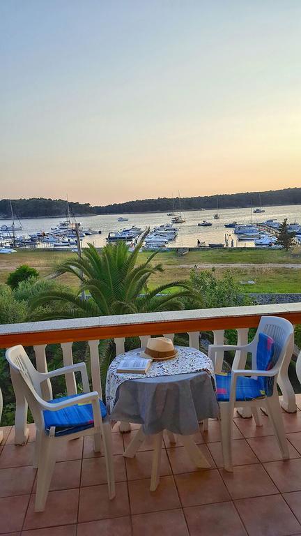 Guesthouse Mira Раб Екстериор снимка